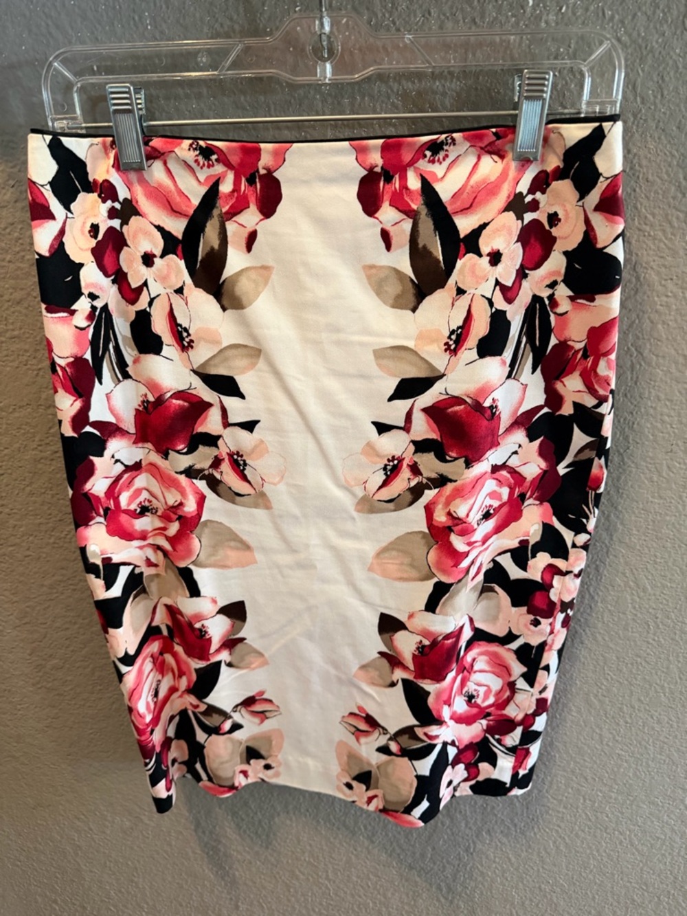Floral Pencil Skirt in White Black size 4 cotton fitted office stretch romantic